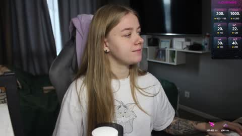 Snapshot of candy_meggie chatting on 12.12.24 Megan online show from 12.12.24