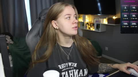 Snapshot of candy_meggie chatting on 12.17.24 Megan online show from 12.17.24