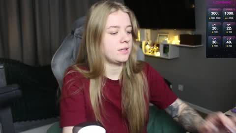 Snapshot of candy_meggie chatting on 01.05.25 Megan online show from 01.05.25