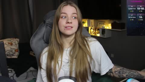 Snapshot of candy_meggie chatting on 01.07.25 Megan online show from 01.07.25