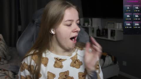 Snapshot of candy_meggie chatting on 01.21.25 Megan online show from 01.21.25