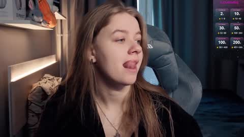 Snapshot of candy_meggie chatting on 01.27.25 Megan online show from 01.27.25