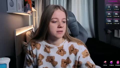 Snapshot of candy_meggie chatting on 03.11.25 Megan online show from 03.11.25