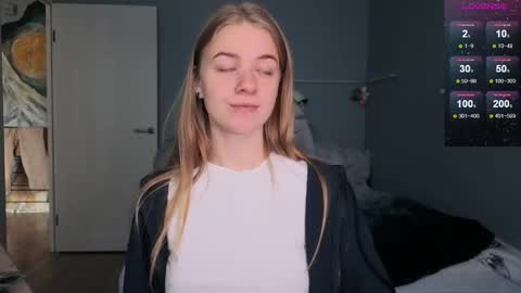 Snapshot of candy_meggie chatting on 09.17.25 Megan online show from 09.17.25