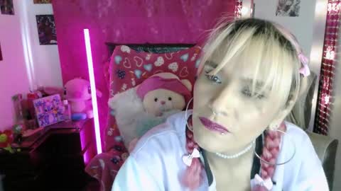 Snapshot of candy_style01 chatting on 10.01.25 CandyStyle online show from 10.01.25