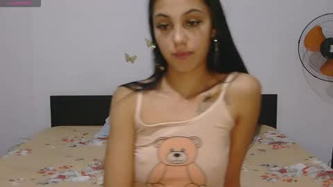 Snapshot of candy_sweet28 chatting on 11.29.25 candy_sweet28 online show from 11.29.25