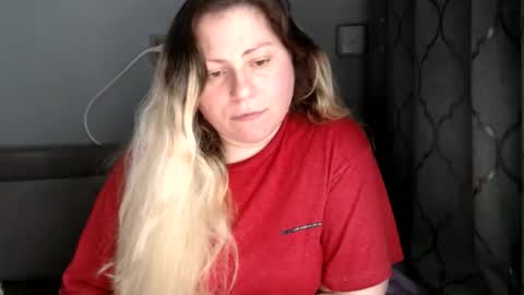 Snapshot of candycream74 chatting on 05.11.26 Laura online show from 05.11.26