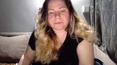Snapshot of candycream74 chatting on 06.10.26 Laura online show from 06.10.26