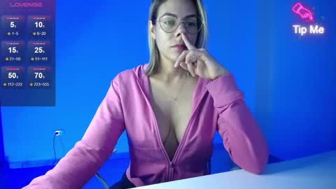 Candy Dowson online show from 02.11.25