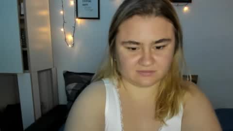 Snapshot of candymilas chatting on 12.04.24 candymilas online show from 12.04.24