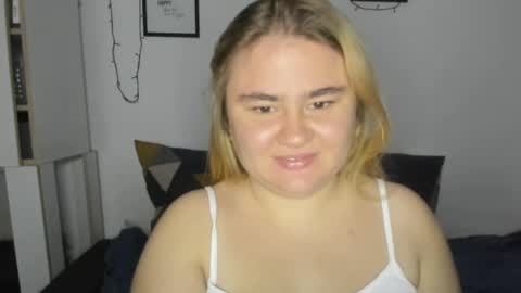 Snapshot of candymilas chatting on 12.05.24 candymilas online show from 12.05.24