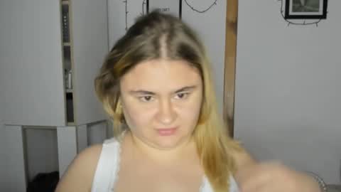 Snapshot of candymilas chatting on 12.18.24 candymilas online show from 12.18.24