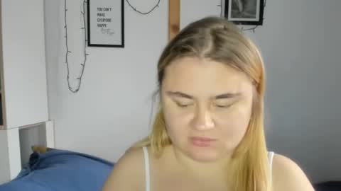 Snapshot of candymilas chatting on 12.20.24 candymilas online show from 12.20.24