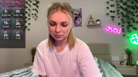 Snapshot of candyrass chatting on 05.20.26 Candy online show from 05.20.26