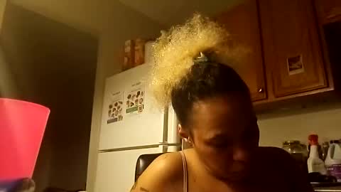 Snapshot of candyredxo2024 chatting on 10.15.25 candyredxo2024 online show from 10.15.25