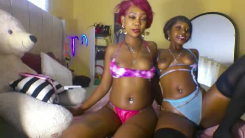 Snapshot of candyspicee chatting on 10.21.25 candyspicee online show from 10.21.25