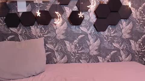 Mia online show from 12.05.25