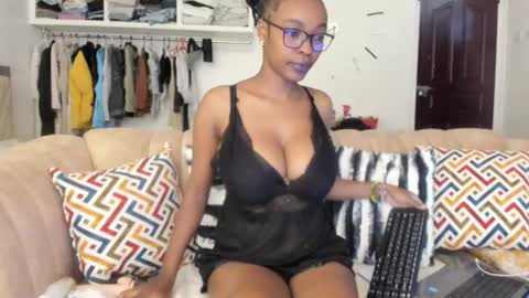 Snapshot of canela_kisses chatting on 01.24.25 Canela online show from 01.24.25