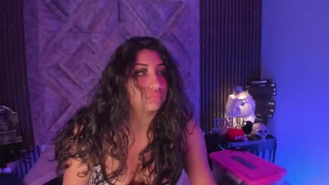 GABRIELA LOPEZ online show from 10.05.25