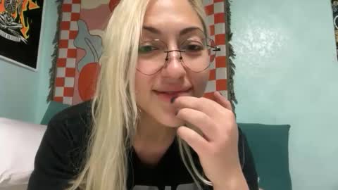 Snapshot of canyousendmemoney chatting on 03.02.26 baby online show from 03.02.26