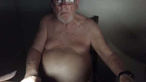 Snapshot of capt5105 chatting on 02.20.25 capt5105 online show from 02.20.25