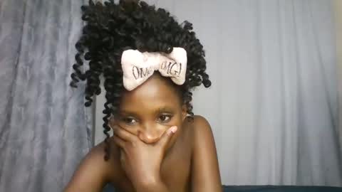 Snapshot of carababey chatting on 03.25.26 carababey online show from 03.25.26