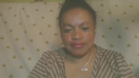 Snapshot of carinesexy69 chatting on 06.10.26 carinesexy69 online show from 06.10.26