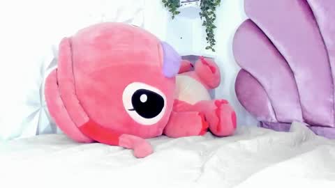 Snapshot of carla_leee chatting on 10.14.25 carla_leee online show from 10.14.25