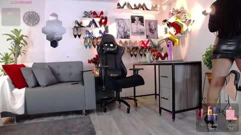 Carla independent model    online show from 03.29.26