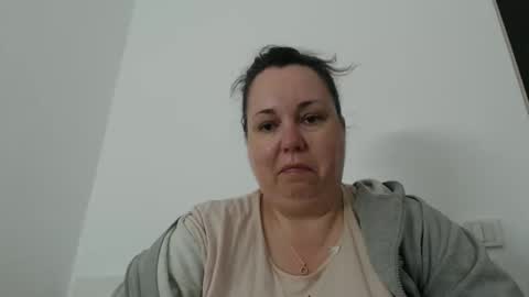 Snapshot of carlaruth chatting on 04.08.26 Carlaruth online show from 04.08.26