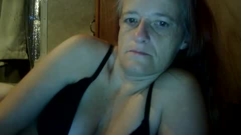 Snapshot of carleeswoman08 chatting on 10.17.25 carleeswoman08 online show from 10.17.25