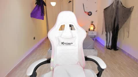 Alejandra online show from 10.28.25