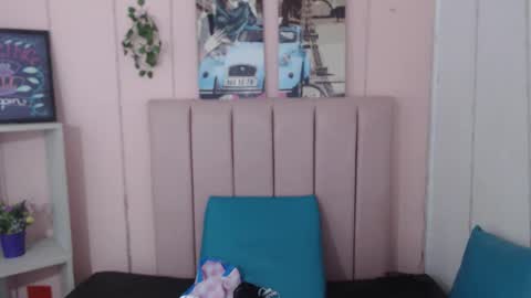 Snapshot of carlin_gimenes707rs chatting on 09.18.25 CARLIN GIMENES online show from 09.18.25