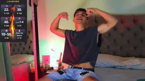 Snapshot of carloshero69 chatting on 12.18.25 carloshero69 online show from 12.18.25