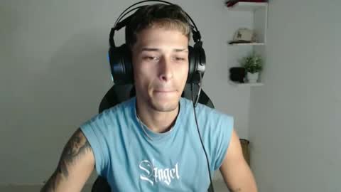 Snapshot of carlossmi01 chatting on 11.21.25 carlossmi01 online show from 11.21.25