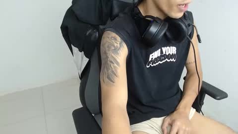 Snapshot of carlossmi01 chatting on 12.02.25 carlossmi01 online show from 12.02.25