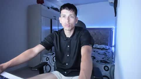 Snapshot of carlossmi01 chatting on 04.11.26 carlossmi01 online show from 04.11.26