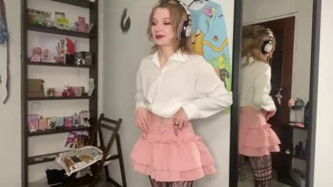 Snapshot of carmenlavelli chatting on 05.30.26 Elina online show from 05.30.26