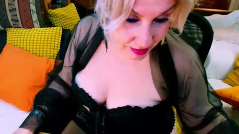 Snapshot of carmenrossi chatting on 12.18.25 Carmen online show from 12.18.25