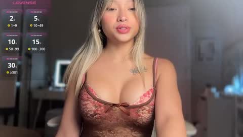 Snapshot of carmenxrose chatting on 05.19.26 carmenxrose online show from 05.19.26