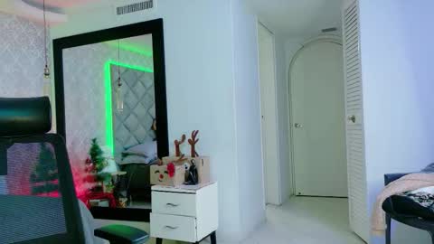 Snapshot of caro_adams1 chatting on 01.10.26 caro_adams1 online show from 01.10.26