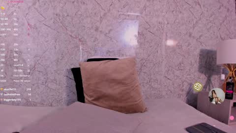 Snapshot of caro_martinezz chatting on 01.14.25 online show from 01.14.25