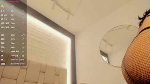 Snapshot of caro_martinezz chatting on 09.24.25 online show from 09.24.25