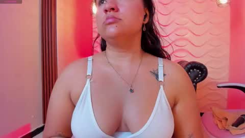 Snapshot of caro_sexyhot chatting on 10.16.25 carolina online show from 10.16.25
