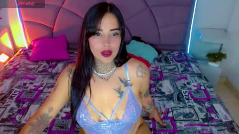 Snapshot of carolaine01 chatting on 10.04.25 Carolaine01 online show from 10.04.25