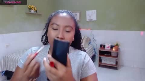 Snapshot of caroldelatorre chatting on 01.21.25 Carol de la torre online show from 01.21.25