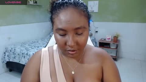 Snapshot of caroldelatorre chatting on 01.25.25 Carol de la torre online show from 01.25.25