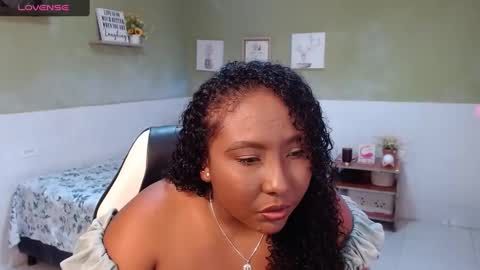 Snapshot of caroldelatorre chatting on 02.13.25 Carol de la torre online show from 02.13.25