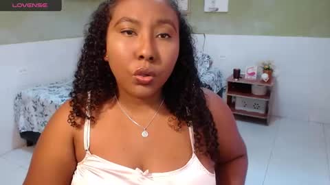 Snapshot of caroldelatorre chatting on 02.18.25 Carol de la torre online show from 02.18.25