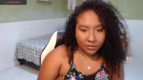 Snapshot of caroldelatorre chatting on 03.04.25 Carol de la torre online show from 03.04.25